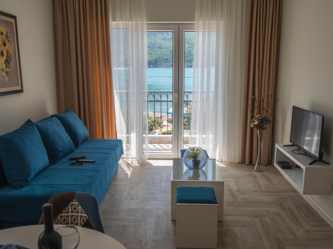 Others 4, Villas Promis