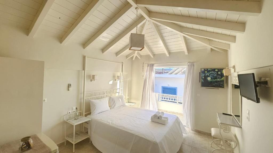 Room 3, Ammos Rooms, Peloponnese