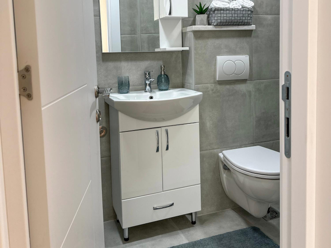 Bathroom 4, Sea Star