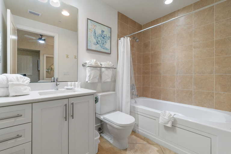 Bathroom 3, Turquoise Place 1908C, Baldwin
