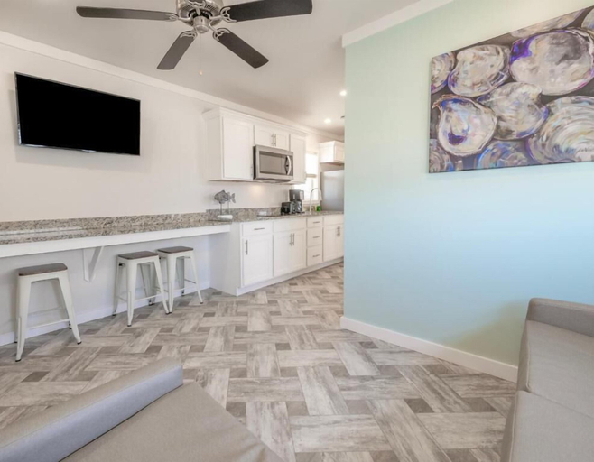 Living area 2, Chincoteague Bay RV Resort & Cottages, Accomack
