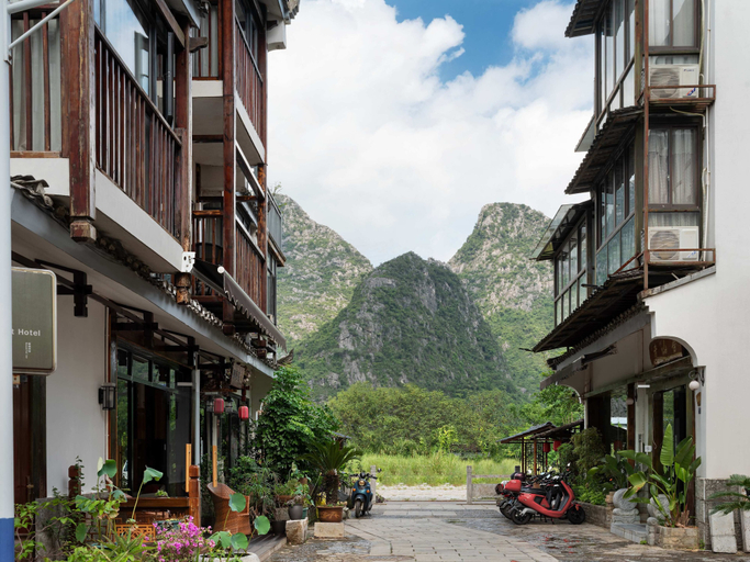 Exterior & Views