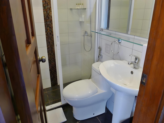 Bathroom 5, Ipil Suites Puerto Princesa, Puerto Princesa City