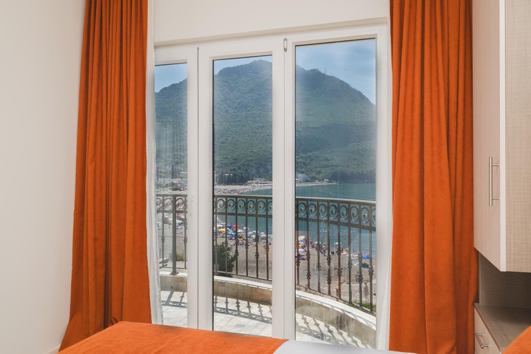 Others 5, Villas Promis