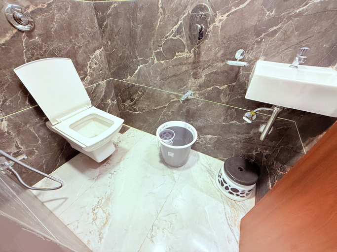 Bathroom 5, ShivSagar Residency Zaveri Bazaar, Mumbai City