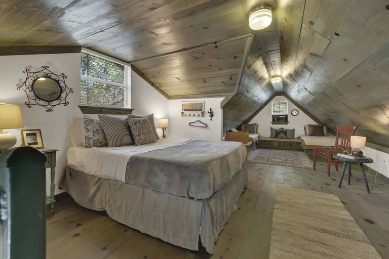 Room 4, Cactus Flower Peaceful Hill Country Escape!, Kendall