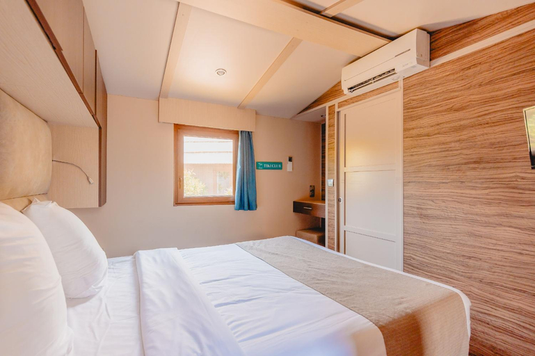 Bedroom 4, Kon Tiki, Var