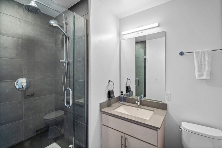 Bathroom 5, Premium Stay 2mins to PHX Convention Ctr, Maricopa