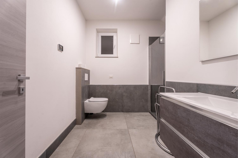 Bathroom 3, Tenno Lake Sun, Trento