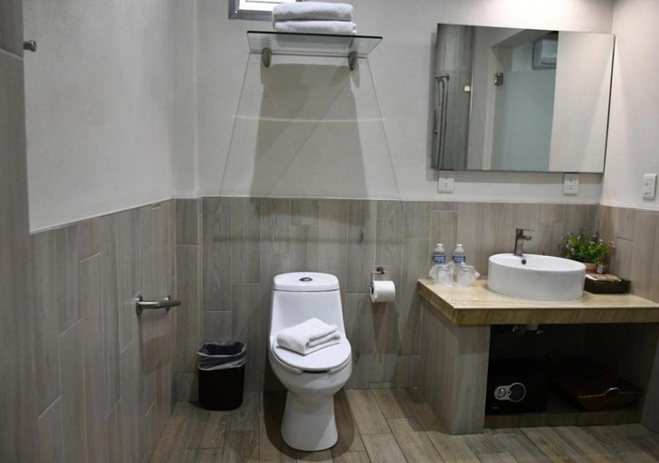 Bathroom, Hotel La Ramonna Melaque, Cihuatlán