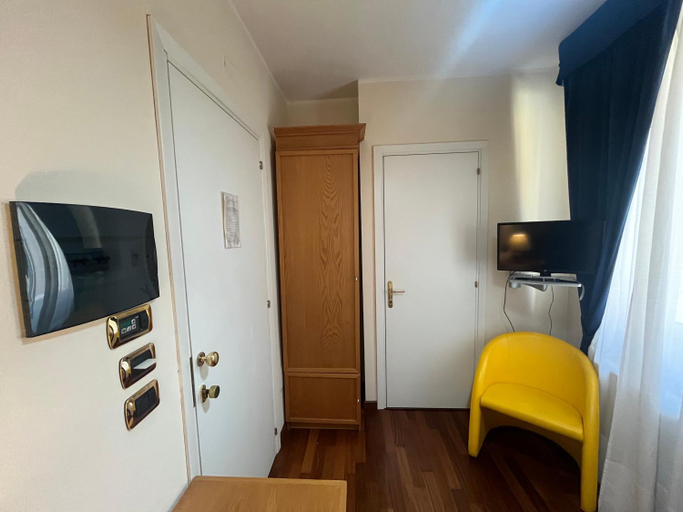 Others, hotel liberty, Sassari