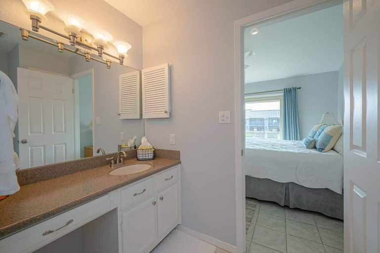 Bathroom 3, Seaside Cottage With Water Views!, Aransas