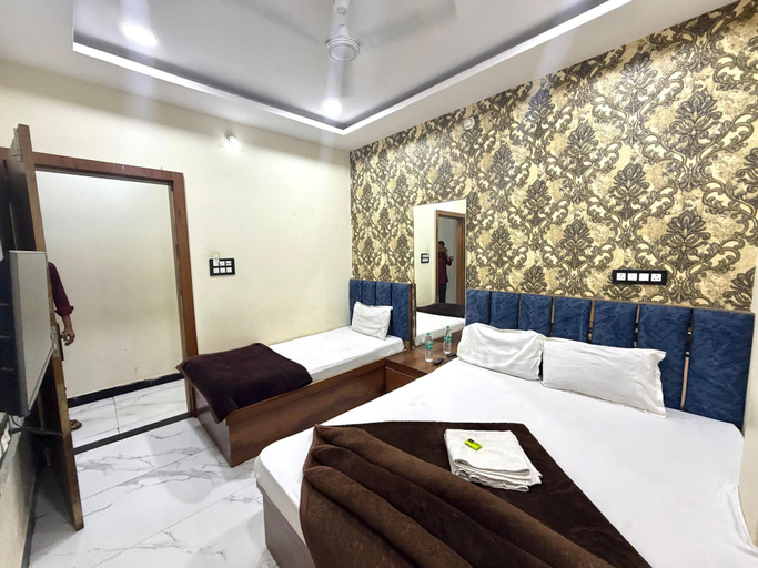 Room 2, hotel shree prem palace, Ujjain