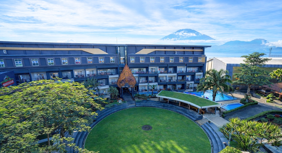 Exterior & Views
