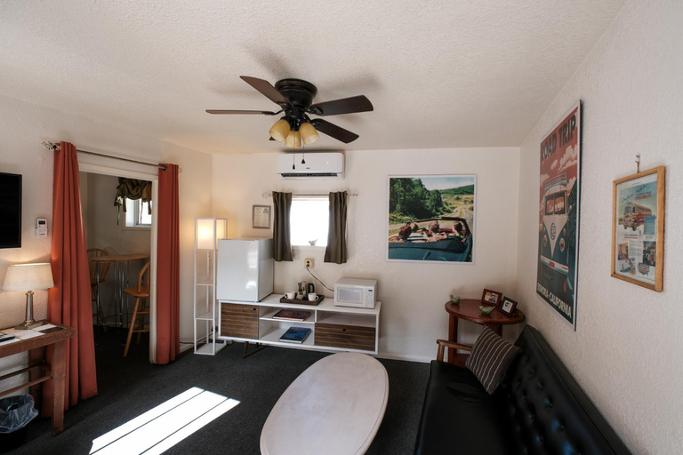 Bedroom 2, Jonquil Motel, Cochise