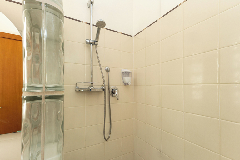 Bathroom 4, Hotel Valentino, Alessandria