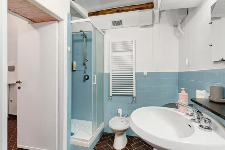 Bathroom 3, Vecchio Mulino Rosa, La Spezia