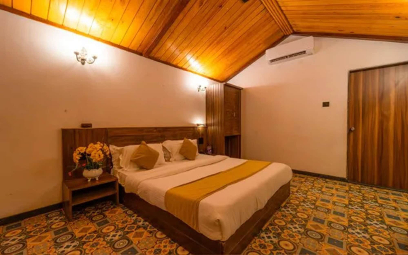 Room 5, Fabhotel Red Button Resort, Satara