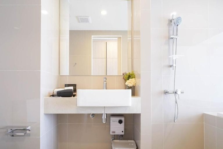 Bathroom 5, The Hampton Suites Bangna, Bang Na