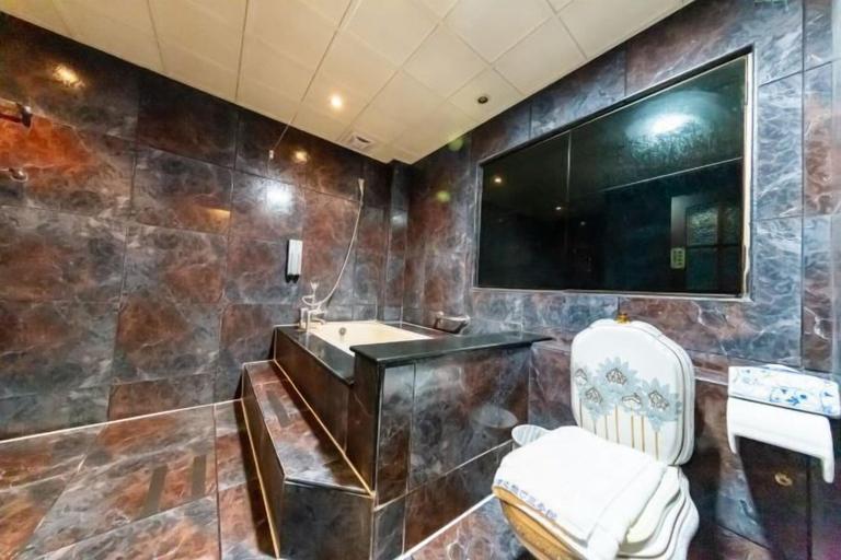 Bathroom 3, I Hi Sanduo hotel, Kaohsiung
