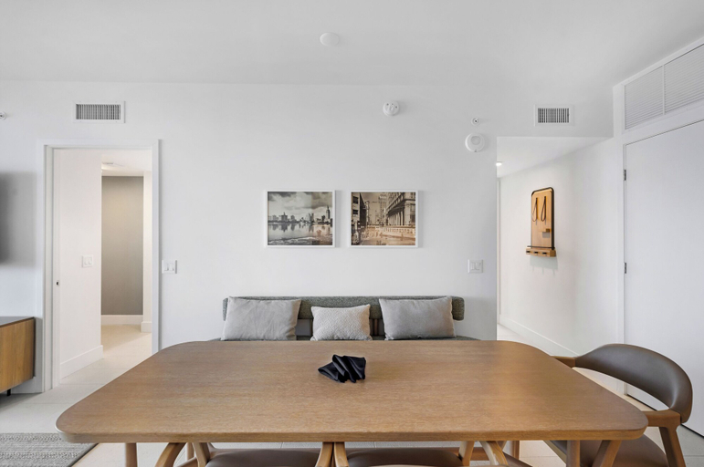 Others 3, Upscale 3-BD Condo in DTW Miami, Miami-Dade