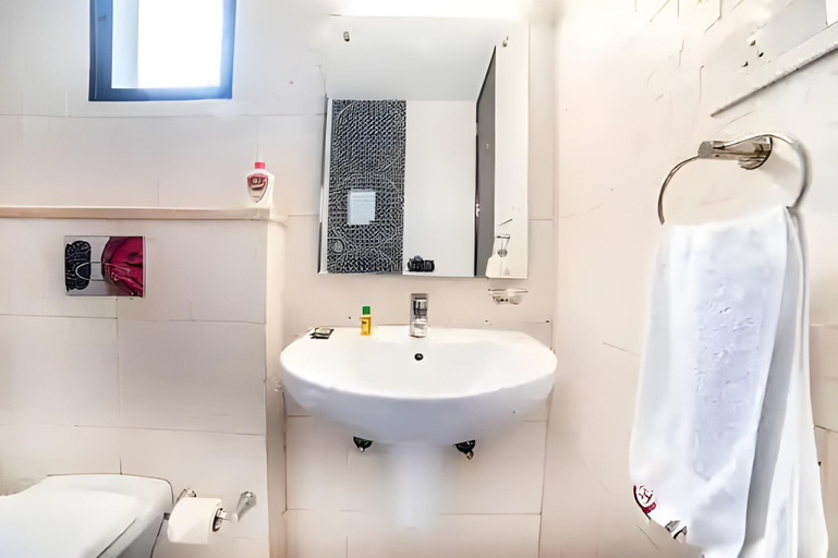 Bathroom, Galaxy Hotel, Delhi