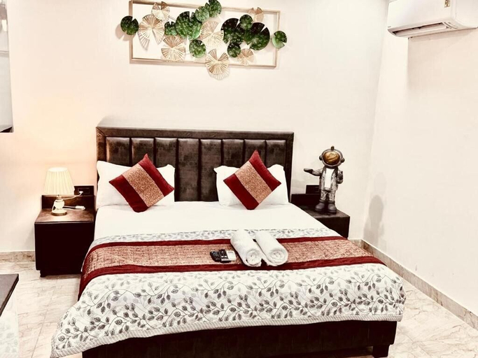 Room 4, Fortune Home Service Apartment Studio, J-267 Saket, Delhi