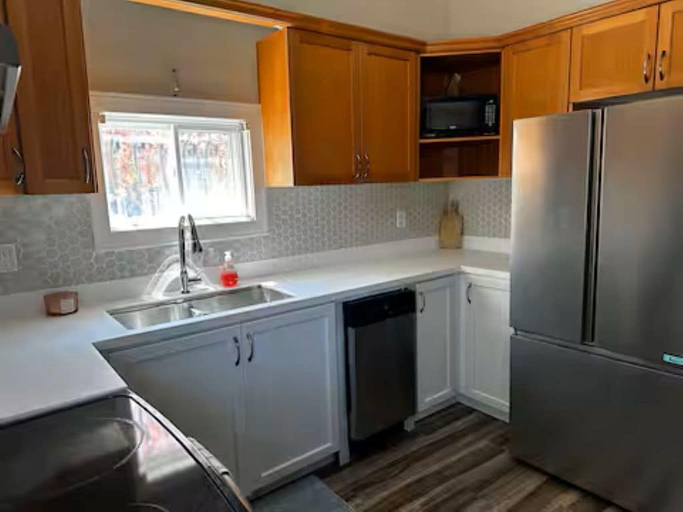 Private kitchen 5, Renovated 2 Bedroom Apt Central Hamilton, Hamilton