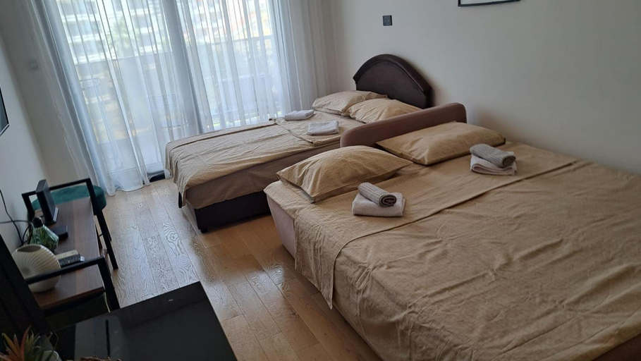 Bedroom, Studio apartment
