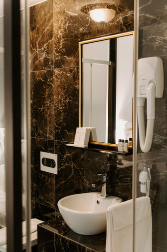 Bathroom 3, Golden Hotel, Priština