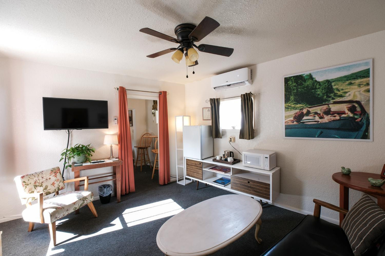 Others 5, Jonquil Motel, Cochise