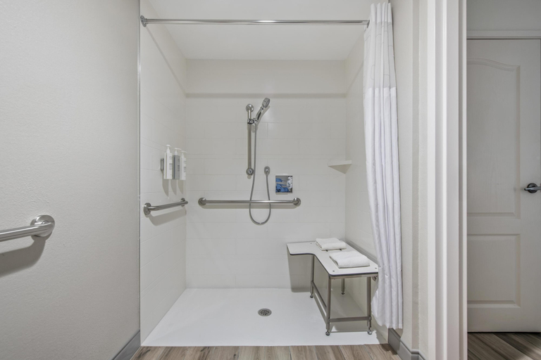 Bathroom 4, Hampton Inn Channel Islands Harbor/Oxnard, Ventura