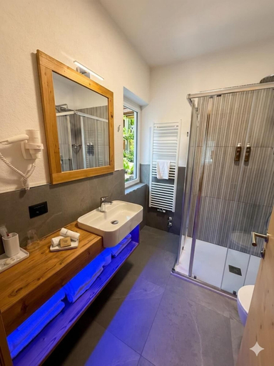 Bathroom 5, HOTEL VILLA ROSA, Trento