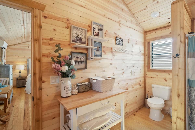 Bathroom, Charming Casita Right on Main St, Gillespie
