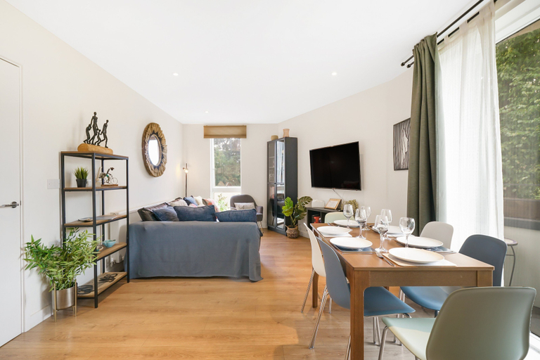 Living area 2, Stylish 2-Bed Flat Near Central London, London