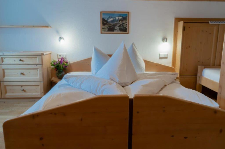 Bedroom 2, Hochfirst Hotel, Bolzano