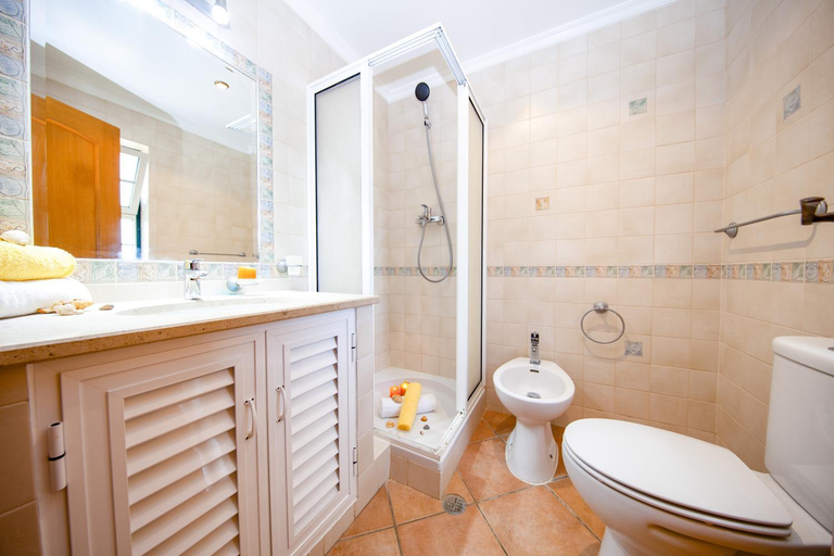 Bathroom, Villa Peace - Moradia tranquila com piscina aquecivel - Pera, Silves