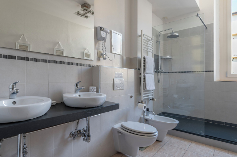 Bathroom 5, Opera Boutique B&B, Florence