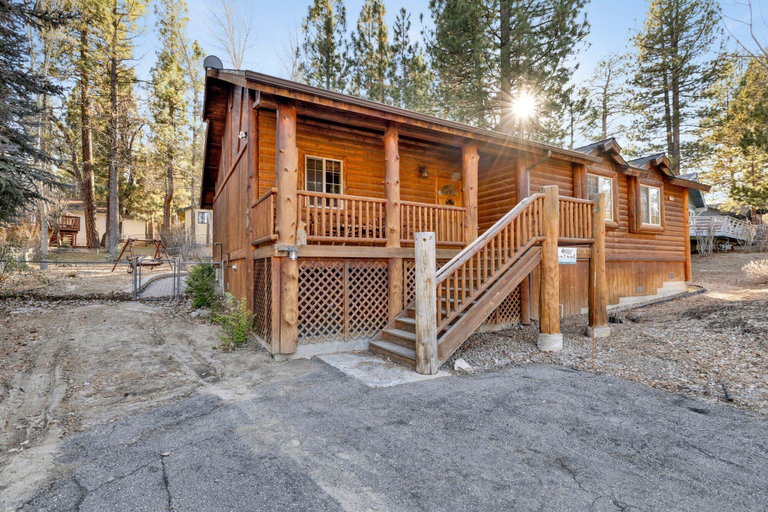 Exterior & Views 2, Little Cubs Cabin #1986, San Bernardino