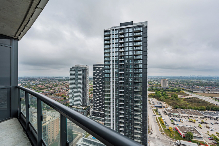 Property grounds, Starlight Hotel, Toronto