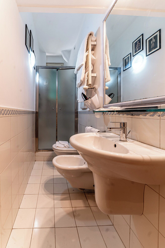 Bathroom, D&R Apartment - Metro Re di Roma, Roma