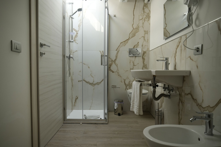 Bathroom 3, Viscuso house, Catania