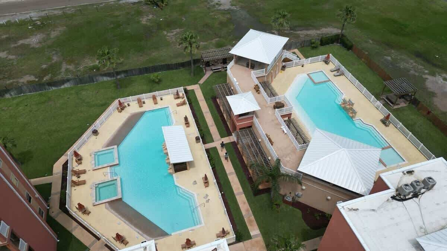 Sport & Beauty 4, Like New Killer Patio - Stunner Close to Beach, Cameron