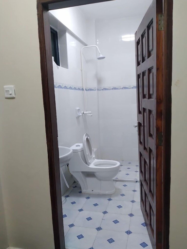 Bathroom, Handshake Hotel Mtwapa, Kilifi South