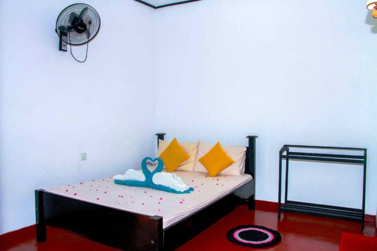 Room 5, Thathsara Holiday Inn, Dambulla