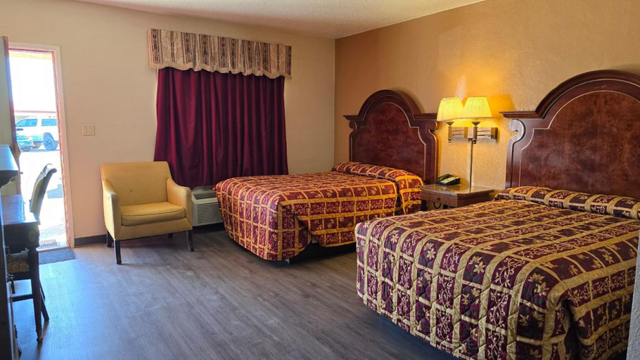 Bedroom 2, Desert Hills Motel, Lea