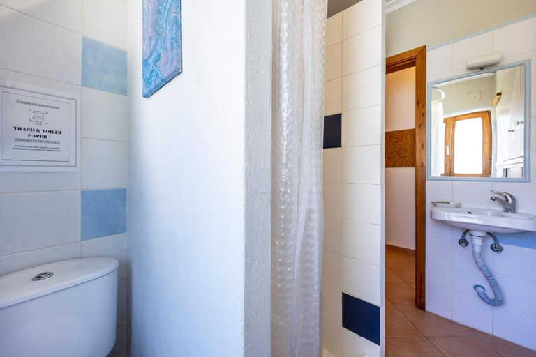 Bathroom, Quintinha Mojud, Aljezur