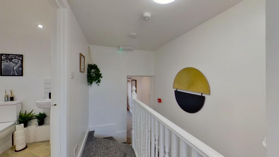 Interior 5, Chic 2 Bedroom Aparment with Netflix, London