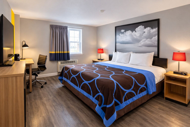 Bedroom 3, Super 8 by Wyndham Lewiston, Nez Perce