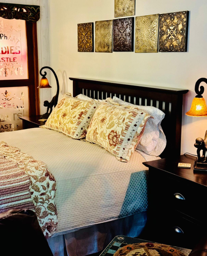 Bedroom, Magnolia Petal, Capital